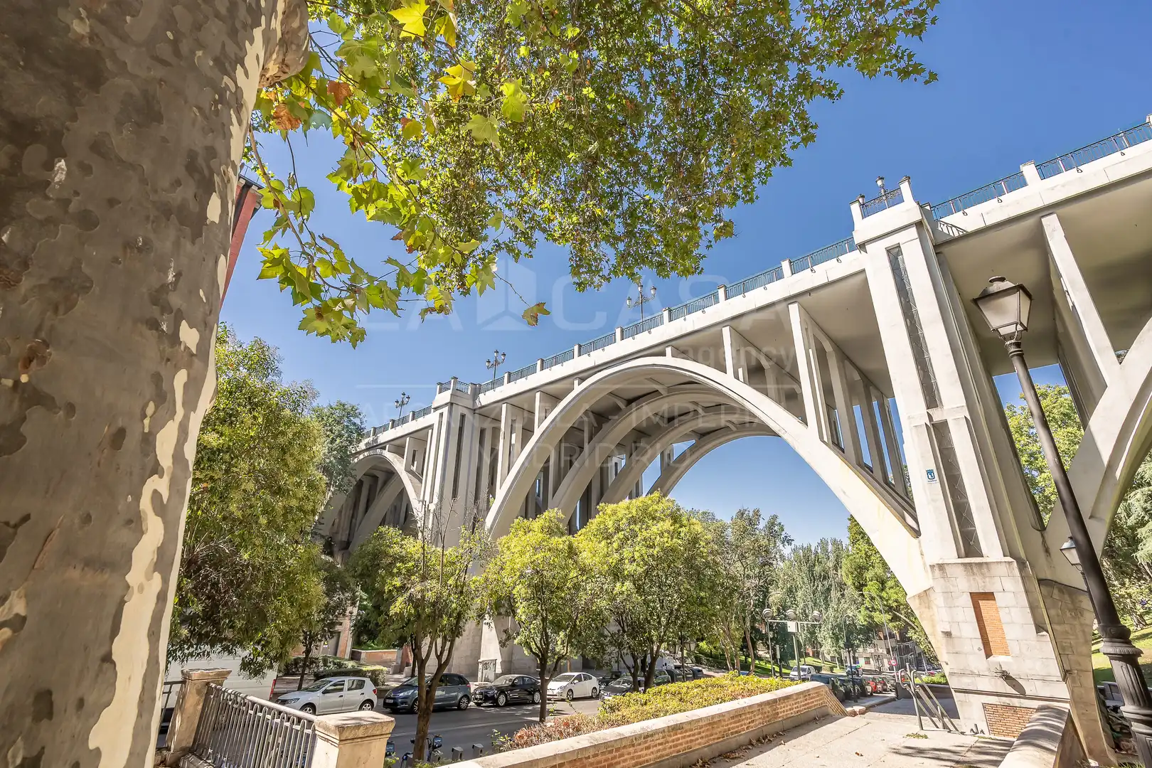 Vista exterior de Piso en venta en Madrid con Calefacción