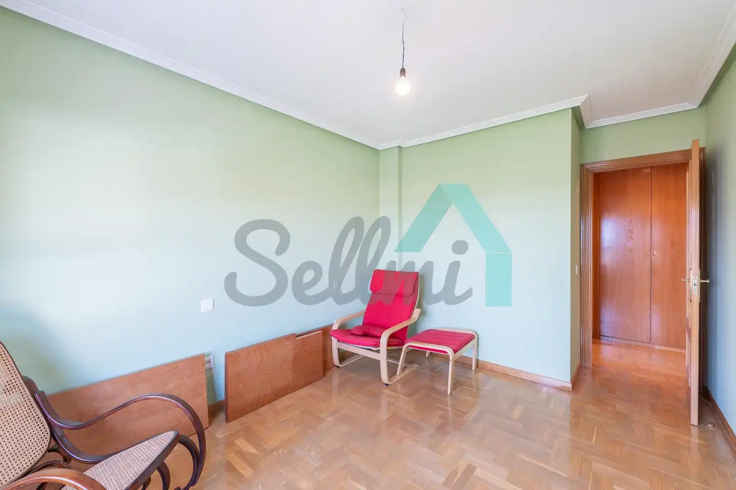 Habitación de Piso en venta en Oviedo  con Calefacción, Parquet y Trastero