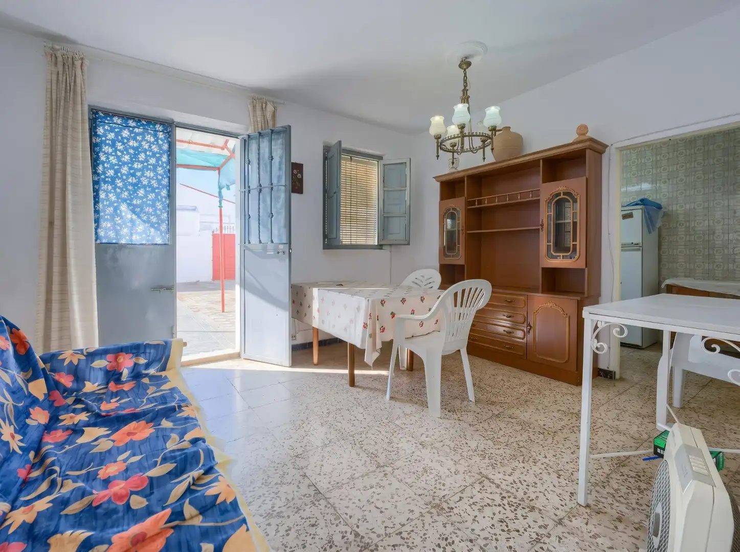 Sala d'estar de Casa o xalet en venda en Aznalcázar amb Jardí privat