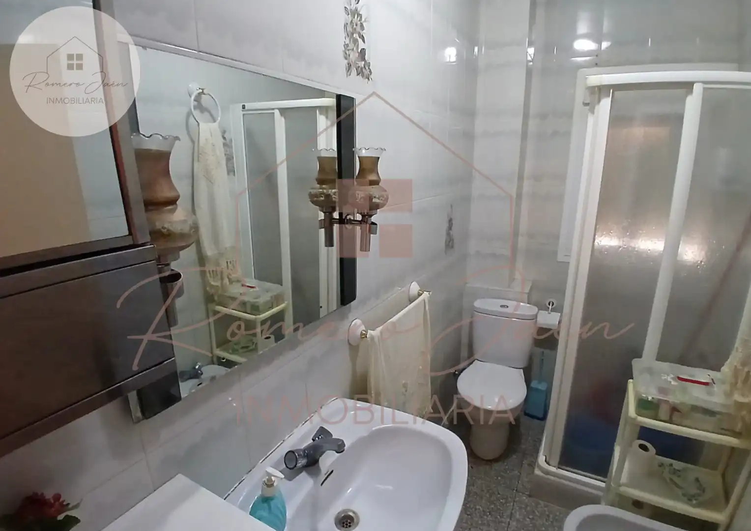 Bathroom of Flat for sale in Jaén  with Air Conditioner and Furnished