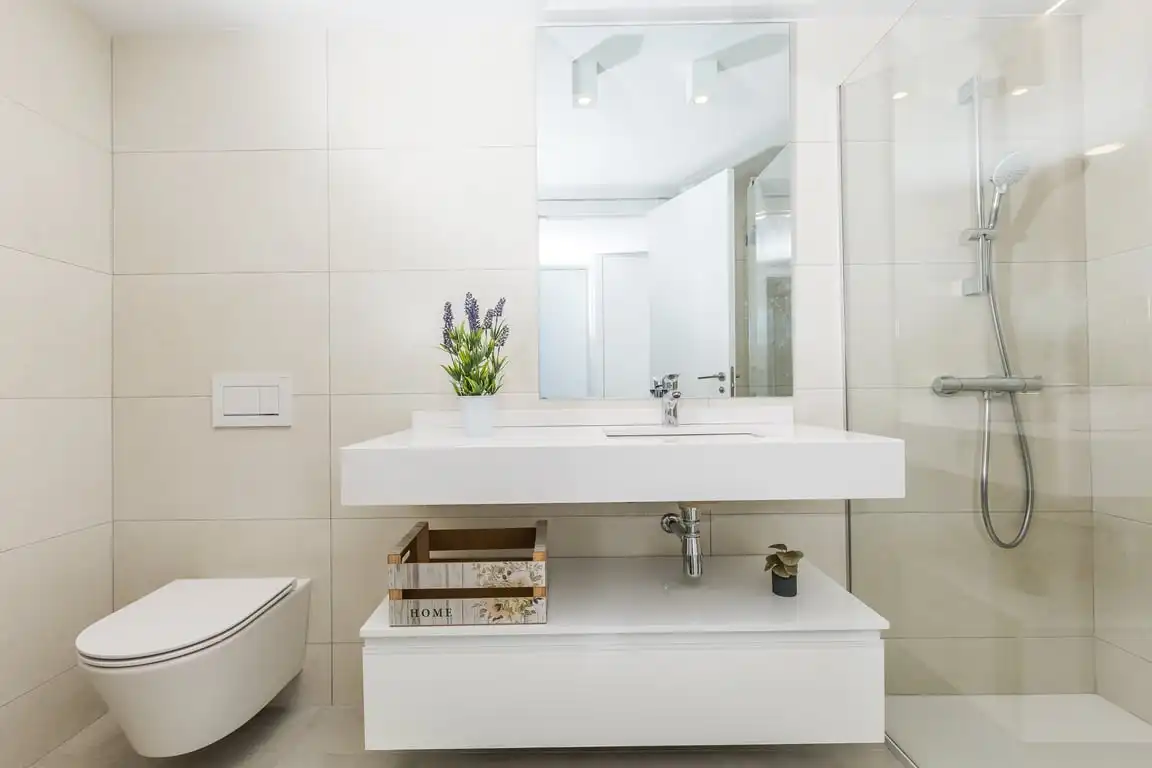Baño de Apartamento de alquiler en Dénia con Aire acondicionado, Jardín privado y Terraza