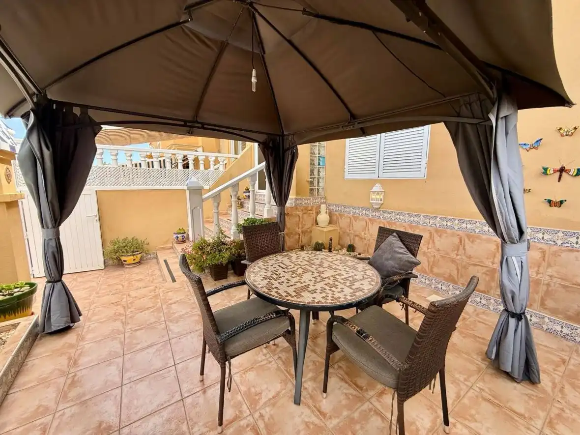 Bungalow con piscina in vendita a CALLE MONTE DE SANTA POLA