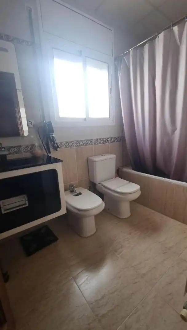 Baño de Casa adosada en venta en Vilanova i la Geltrú con Calefacción