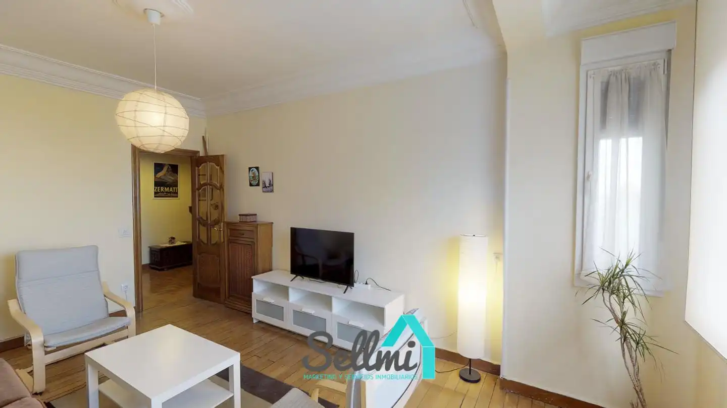 Living room of Flat for rent in Oviedo   with Heating, Parquet flooring and Furnished