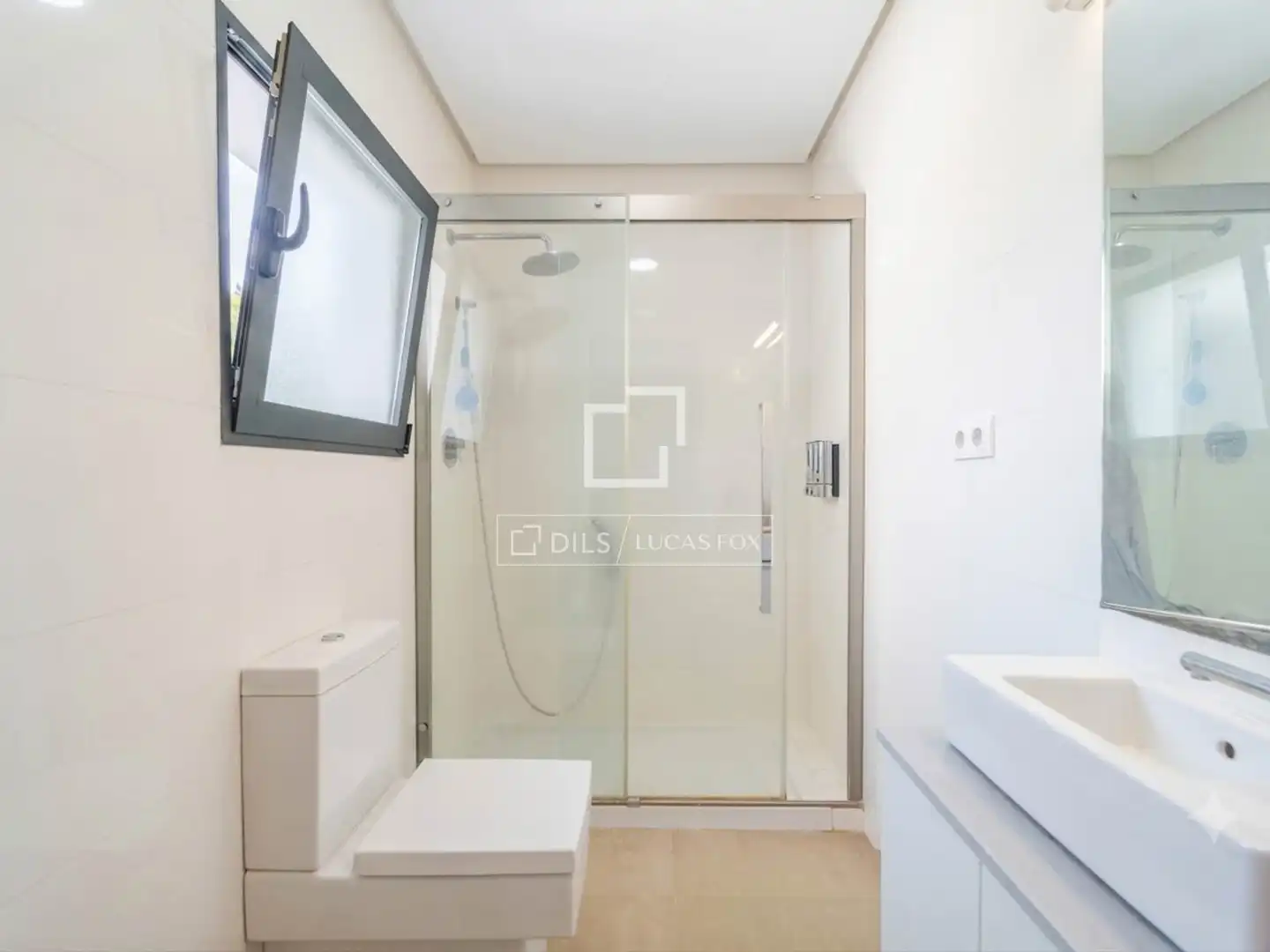 Baño de Casa o chalet en venta en L'Eliana con Aire acondicionado, Calefacción y Jardín privado