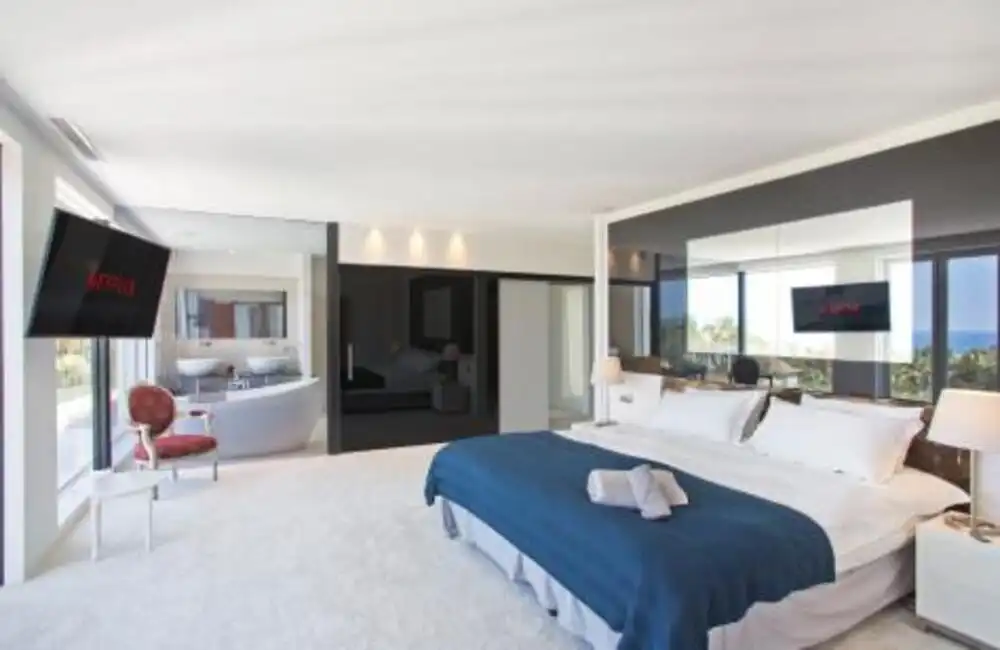 Dormitori de Casa o xalet de lloguer en Marbella amb Aire condicionat, Jardí privat i Terrassa