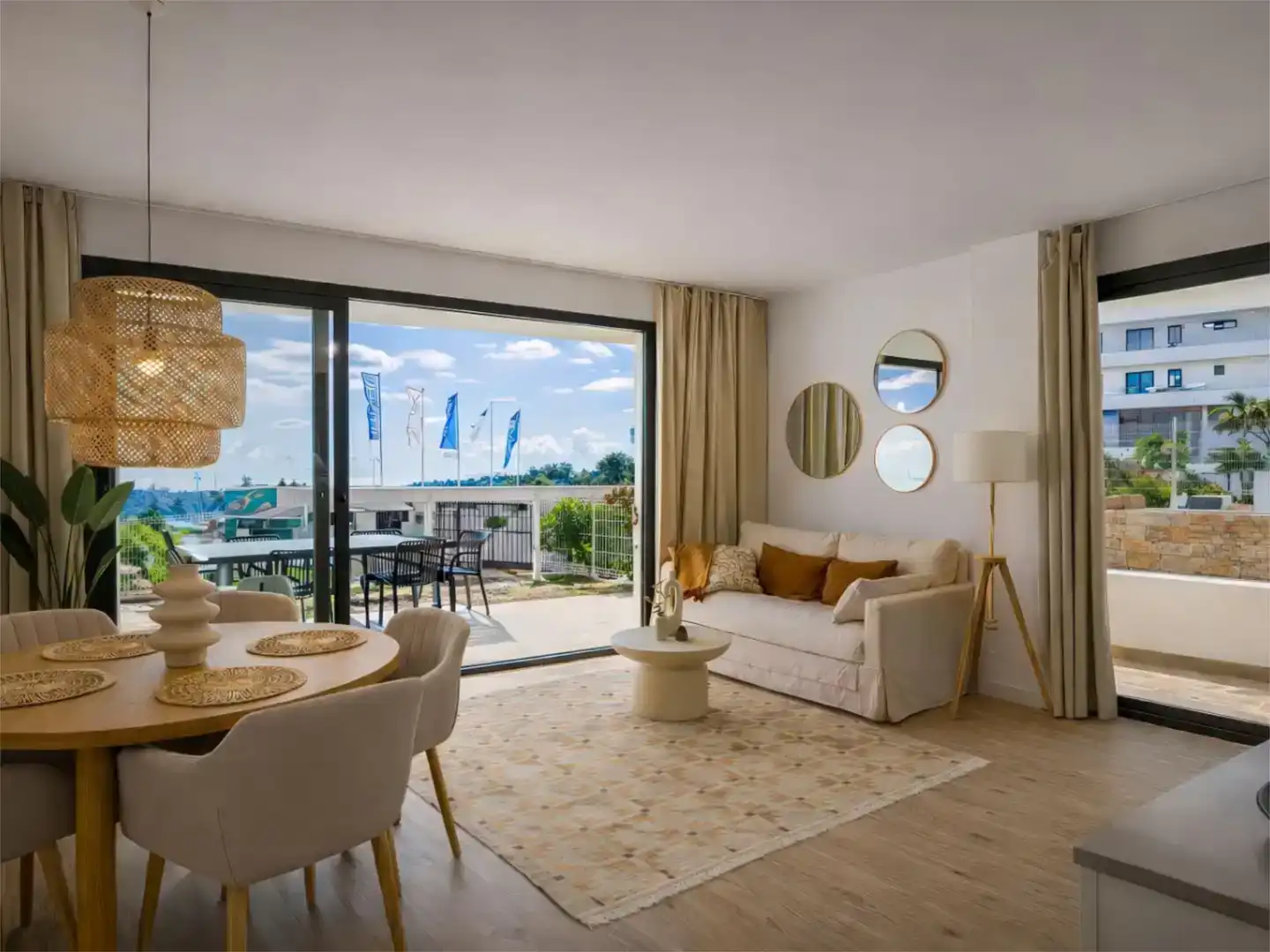 Sala d'estar de Pis en venda en Estepona amb Aire condicionat