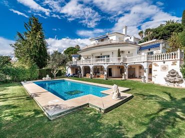 Casa con piscina en venta en Marbella Centro
