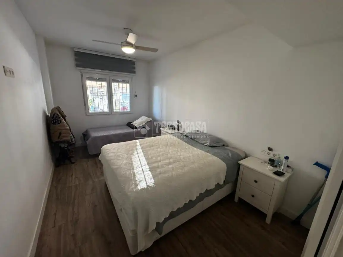Schlafzimmer von Wohnung zum Verkauf in Cádiz mit Privatgarten und Terrasse