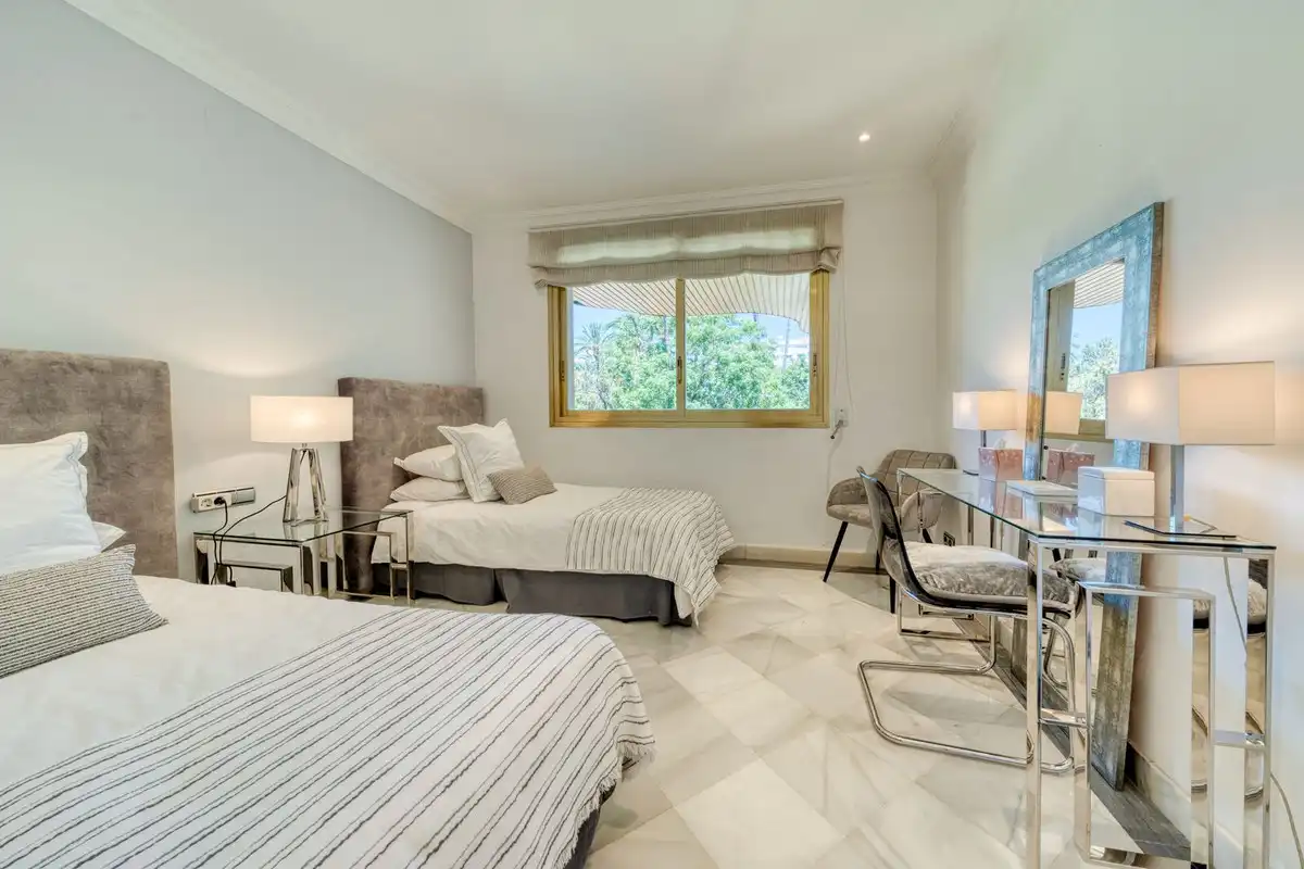 Dormitori de Apartament en venda en Marbella amb Aire condicionat, Terrassa i Traster