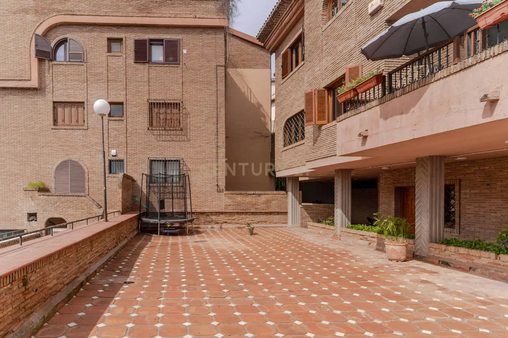 Vista exterior de Dúplex en venta en Granada con Aire acondicionado, Jardín privado y Trastero