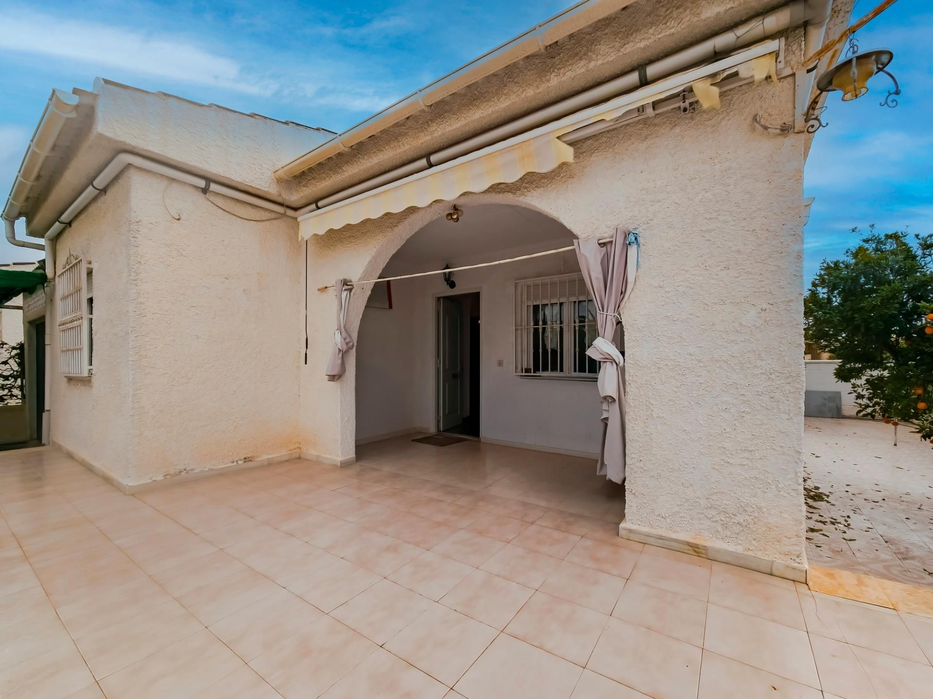 Terrace of House or chalet for sale in Torrevieja  with Air Conditioner, Heating and Private garden