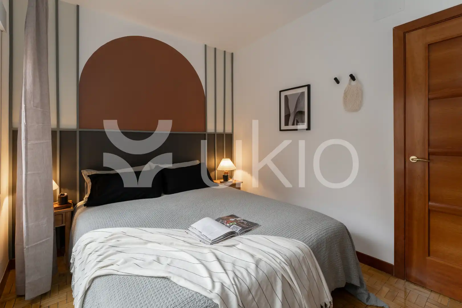 Dormitori de Apartament de lloguer en Madrid amb Aire condicionat, Calefacció i Terrassa