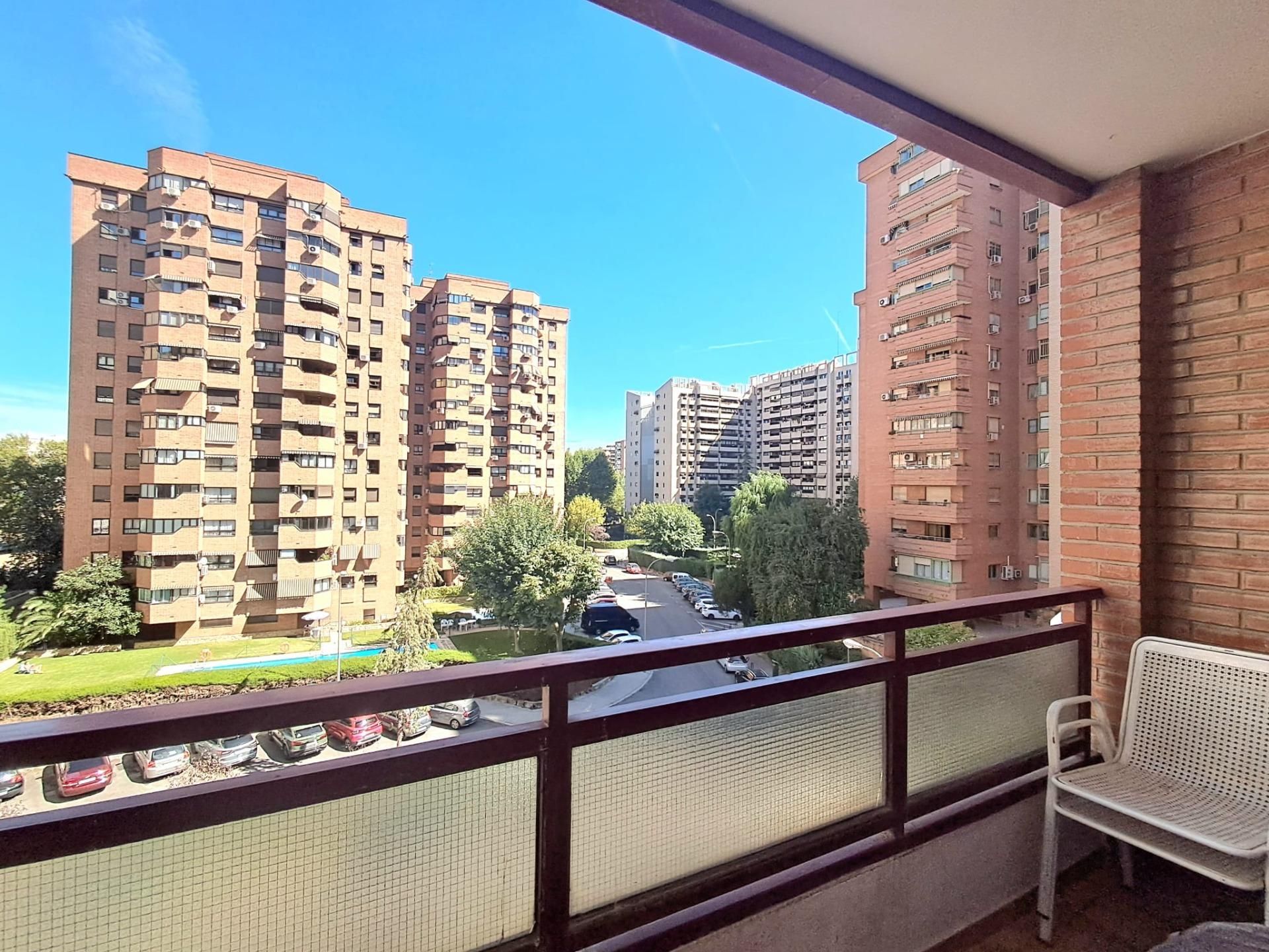 Vista exterior de Pis en venda en  Madrid Capital amb Calefacció, Jardí privat i Terrassa