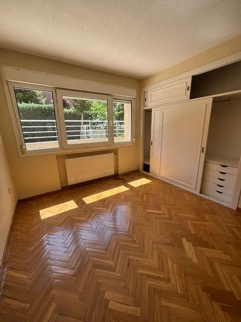 Habitación de Planta baja en venta en Pozuelo de Alarcón con Calefacción, Terraza y Horno