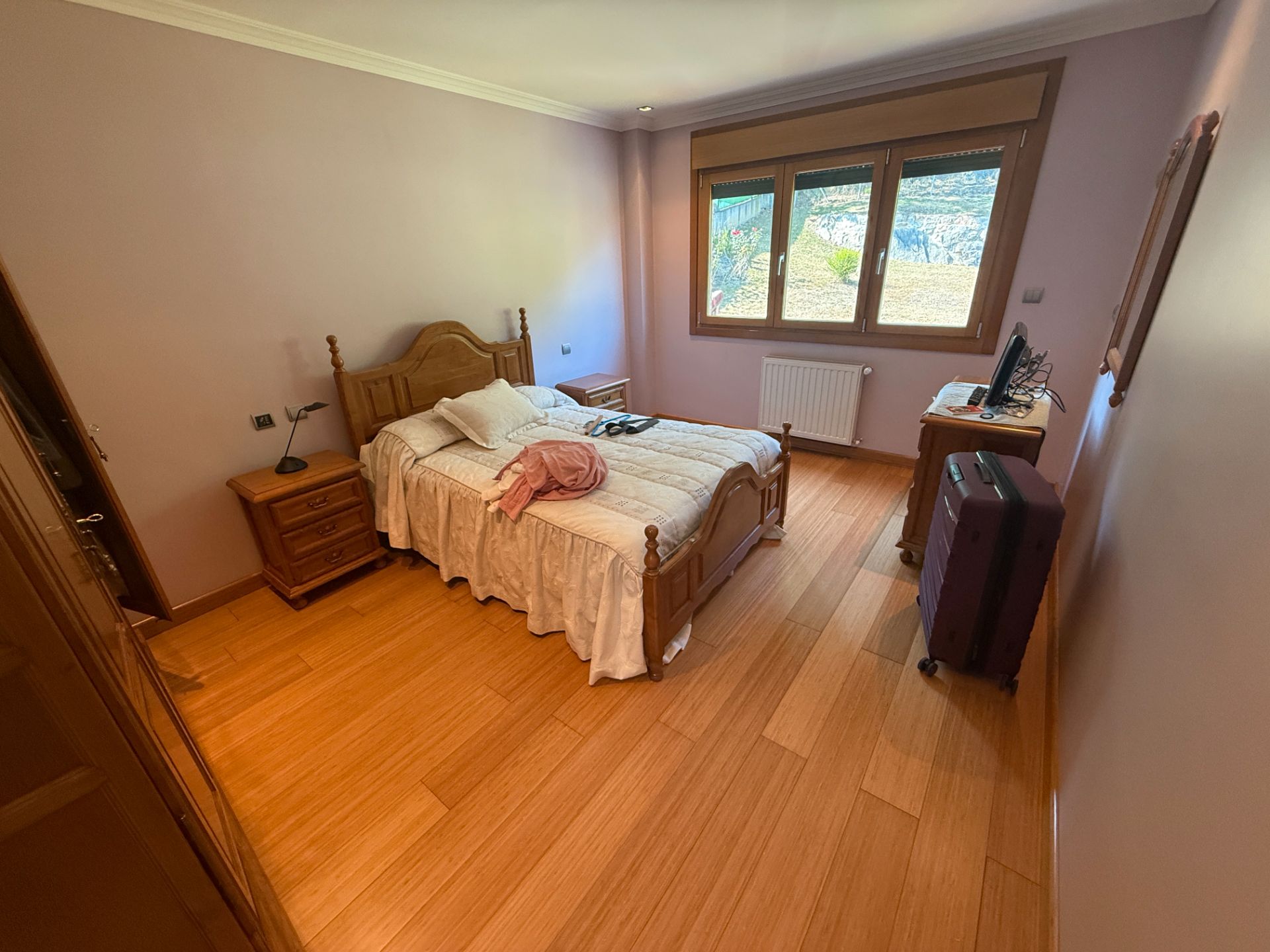 Dormitori de Casa o xalet en venda en Oviedo  amb Moblat