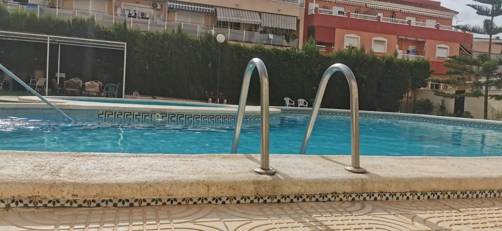 Piscina de Apartamento en venta en Torrevieja con Aire acondicionado, Terraza y Amueblado