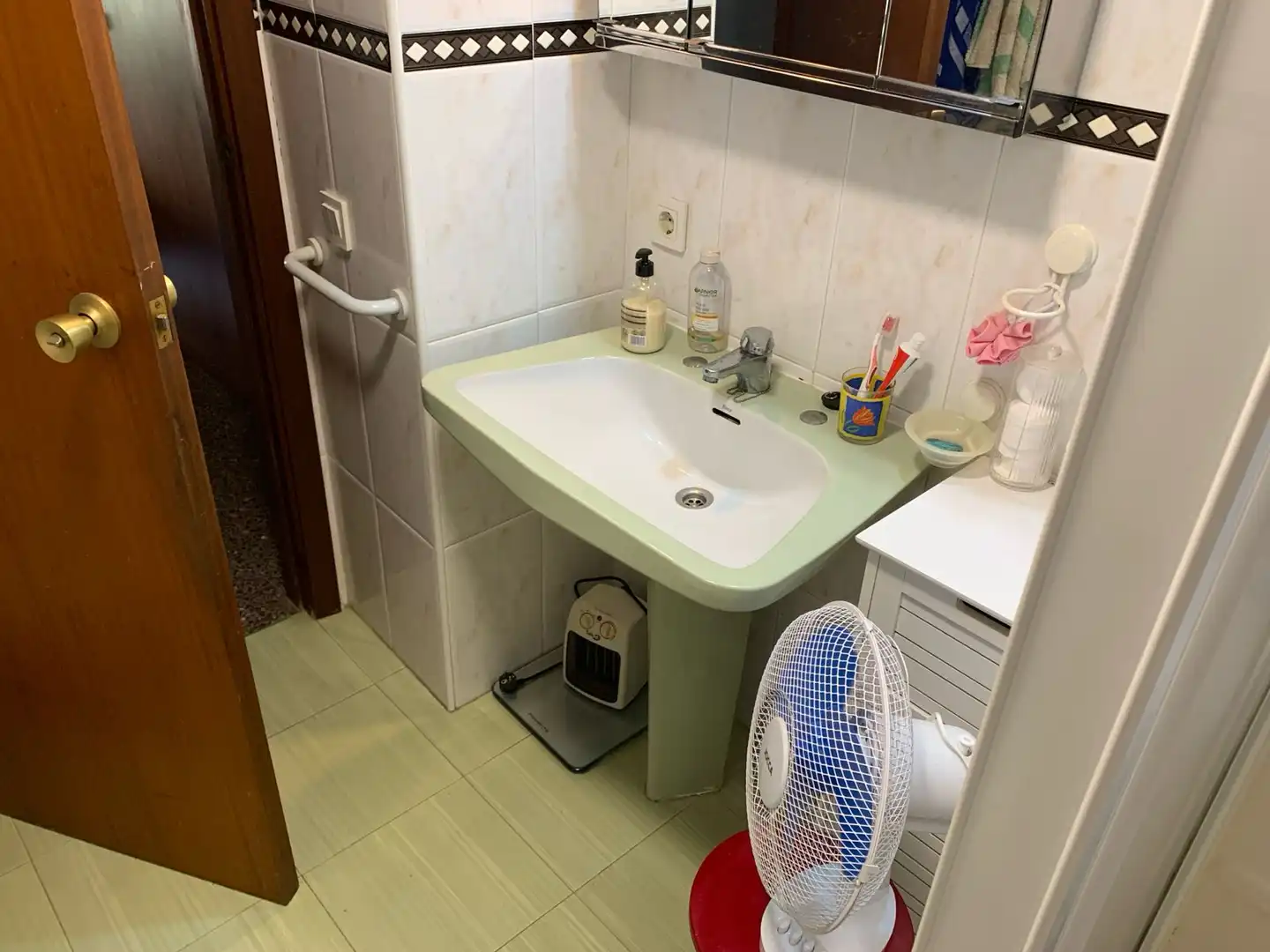 Baño de Piso en venta en Alicante / Alacant con Terraza, Amueblado y Balcón