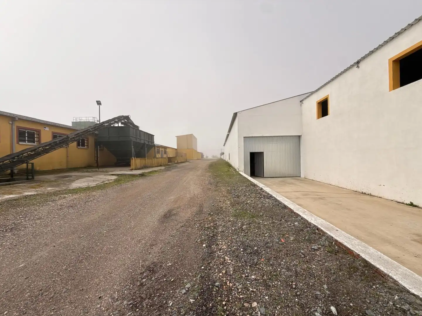 Vista exterior de Nave industrial en venta en Olías del Rey