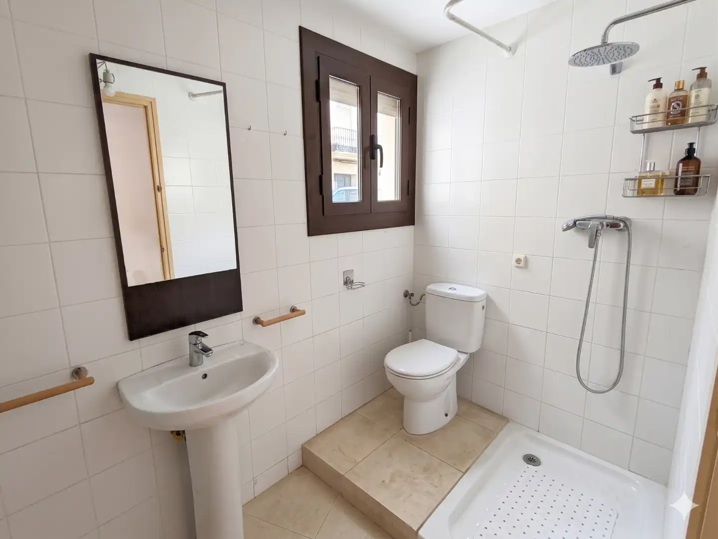 Bathroom of Flat for sale in Barcelona  with Parquet flooring, Terrace and Balcony