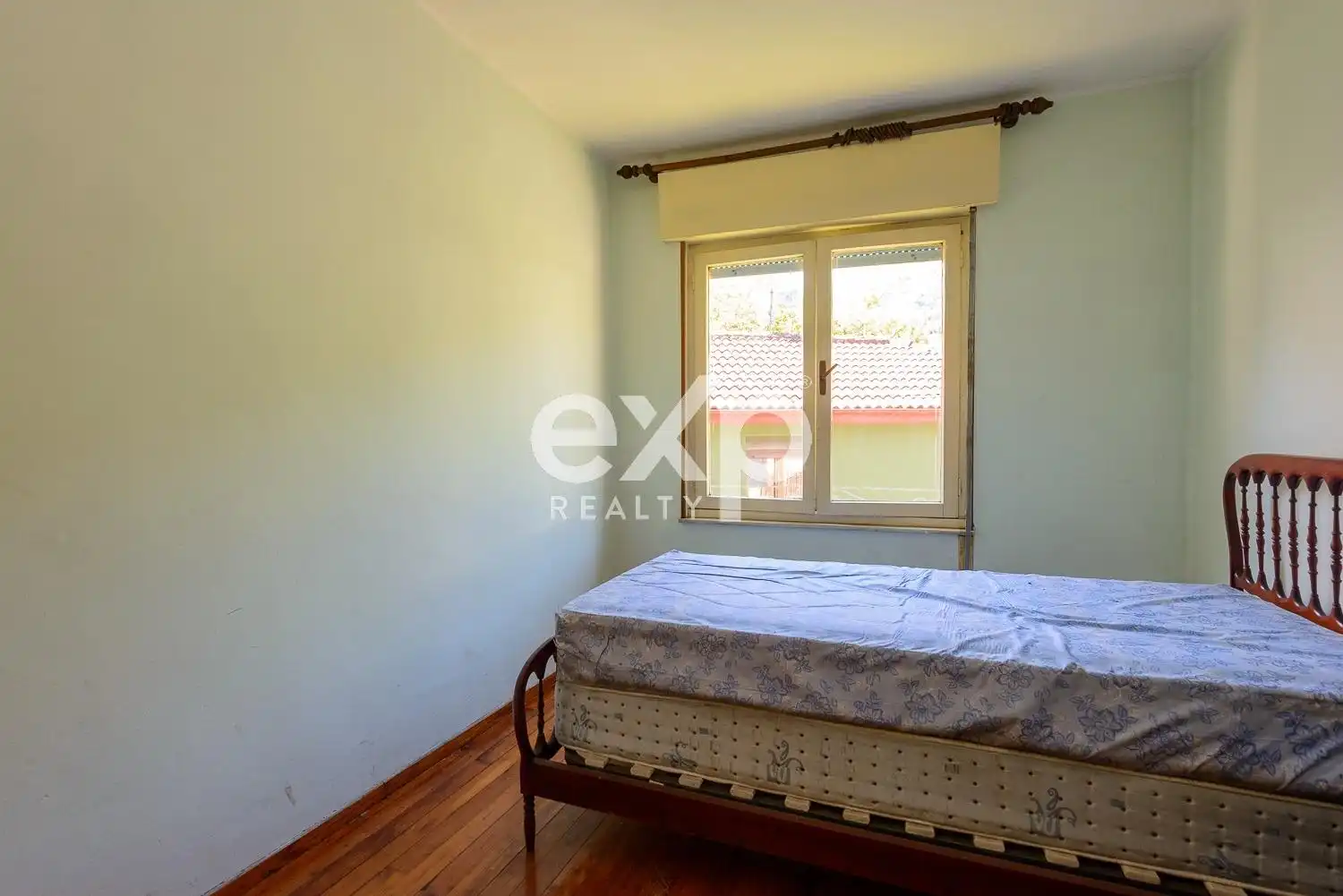 Dormitori de Casa o xalet en venda en Lena amb Traster i Moblat