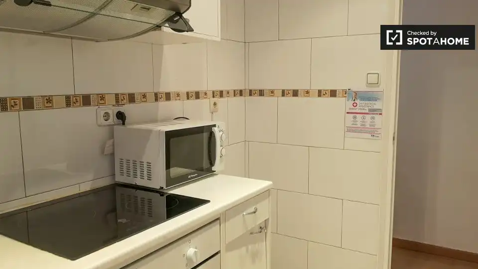 Kitchen of Flat for rent in L'Hospitalet de Llobregat  with Air Conditioner, Heating and Furnished