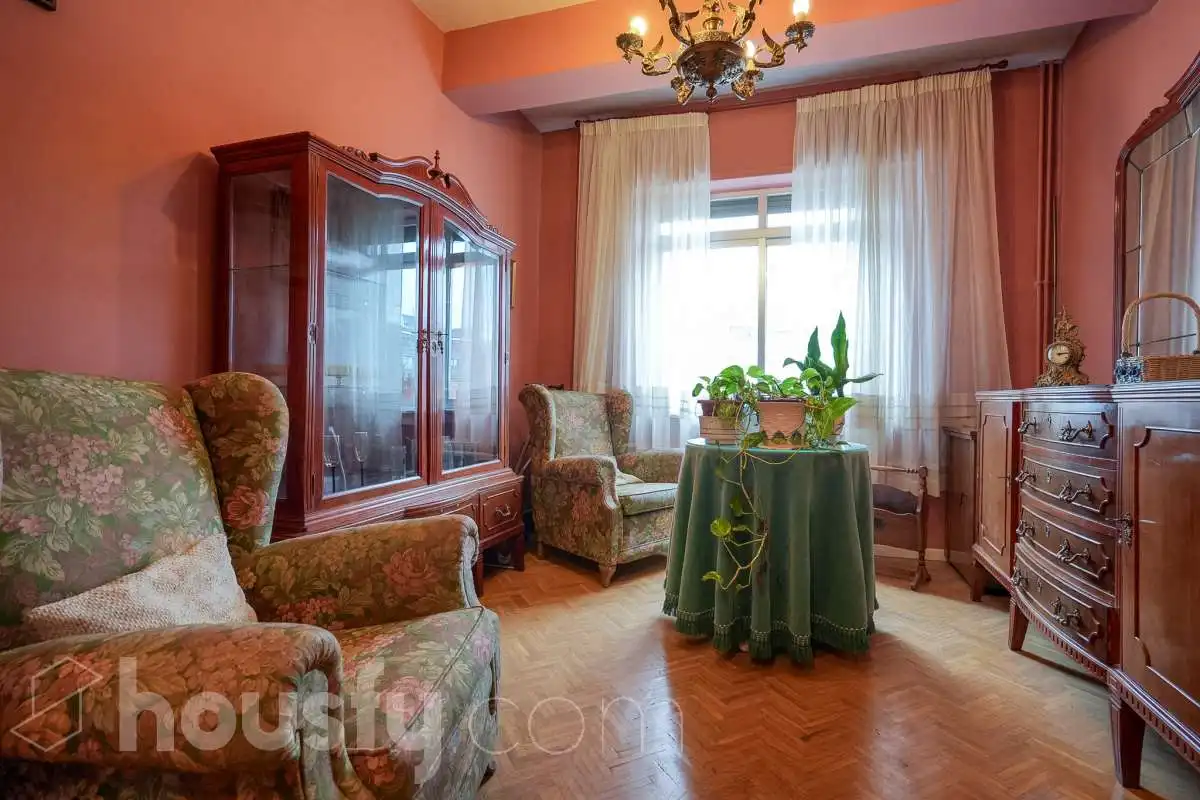 Sala d'estar de Pis en venda en Madrid amb Calefacció, Parquet i Terrassa