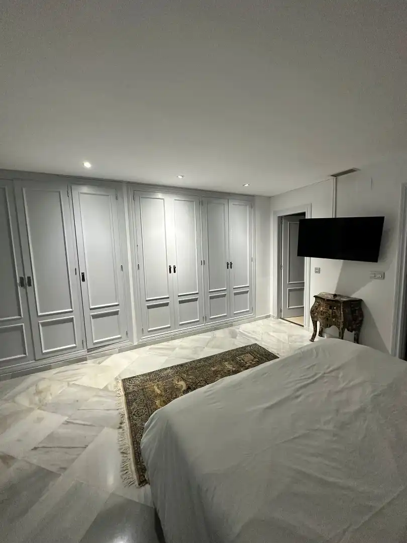 Dormitori de Casa adosada en venda en Marbella amb Aire condicionat, Terrassa i Moblat