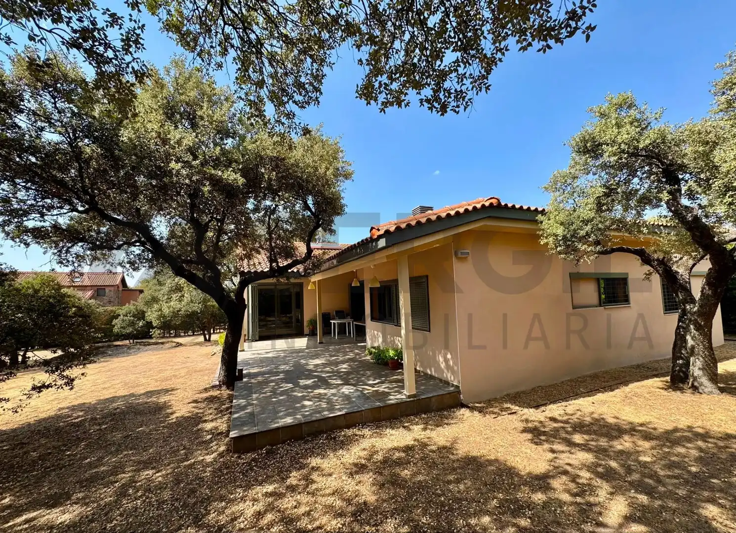 Vista exterior de Casa o xalet en venda en Navas de Riofrío amb Calefacció, Jardí privat i Traster