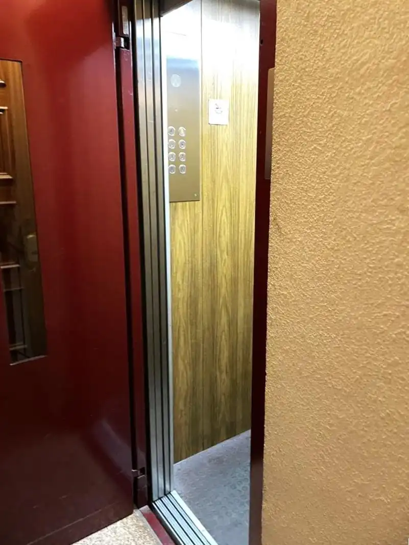 Flat for sale in Barcelona  with Air Conditioner