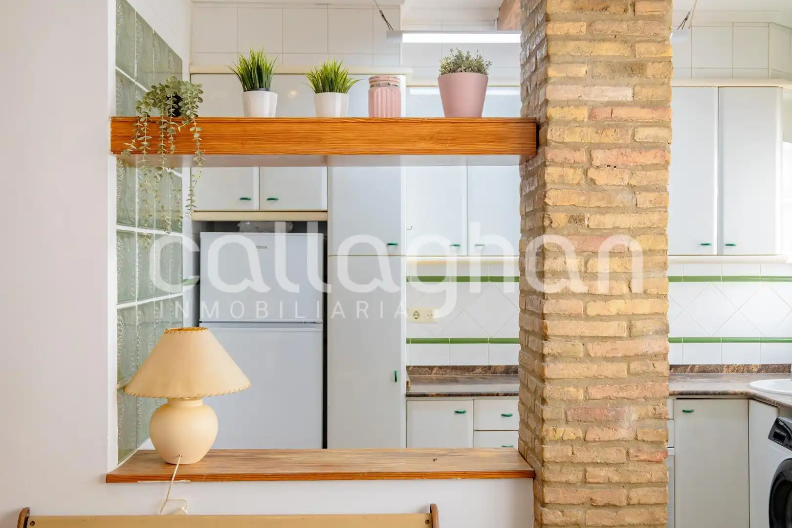 Küche von Wohnung zur Miete in Valencia mit Klimaanlage, Abstellraum und Möbliert