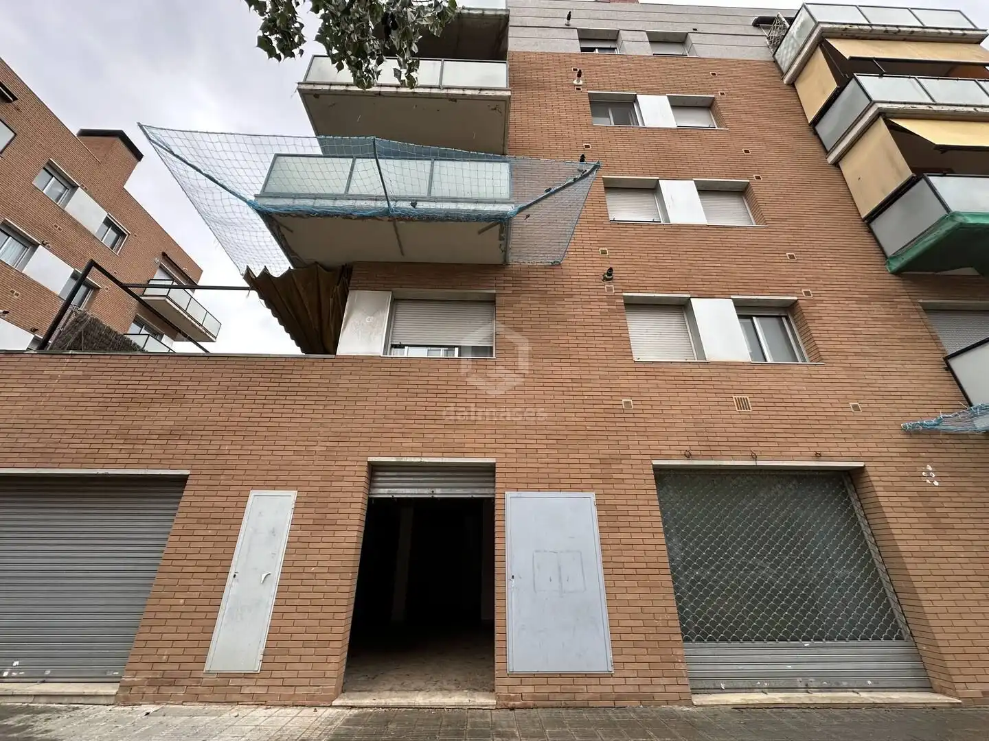 Vista exterior de Local en venta en Abrera