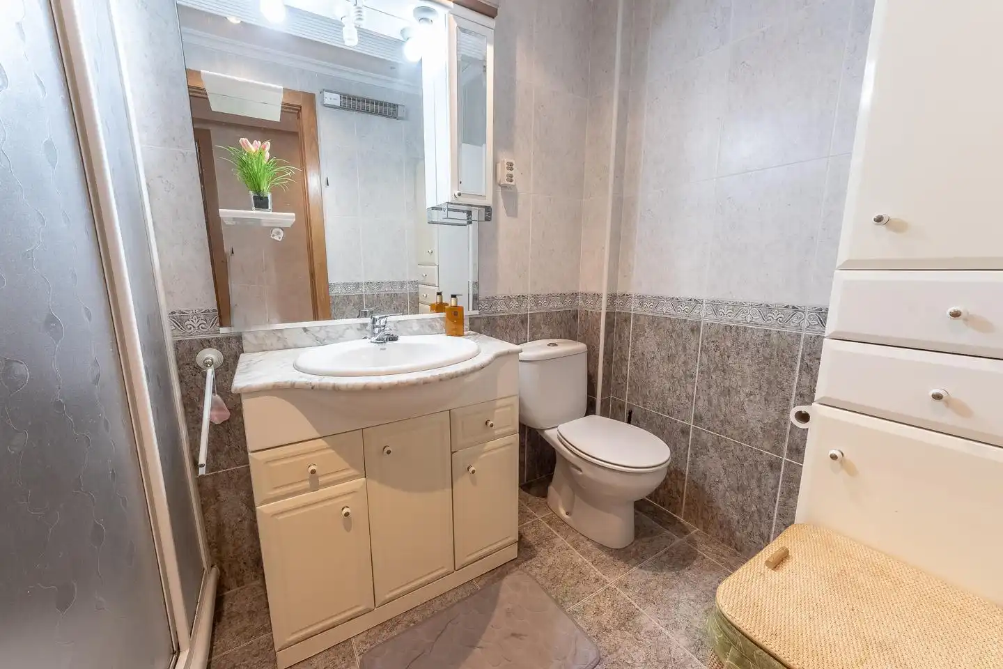 Baño de Piso en venta en Bermeo con Terraza y Amueblado