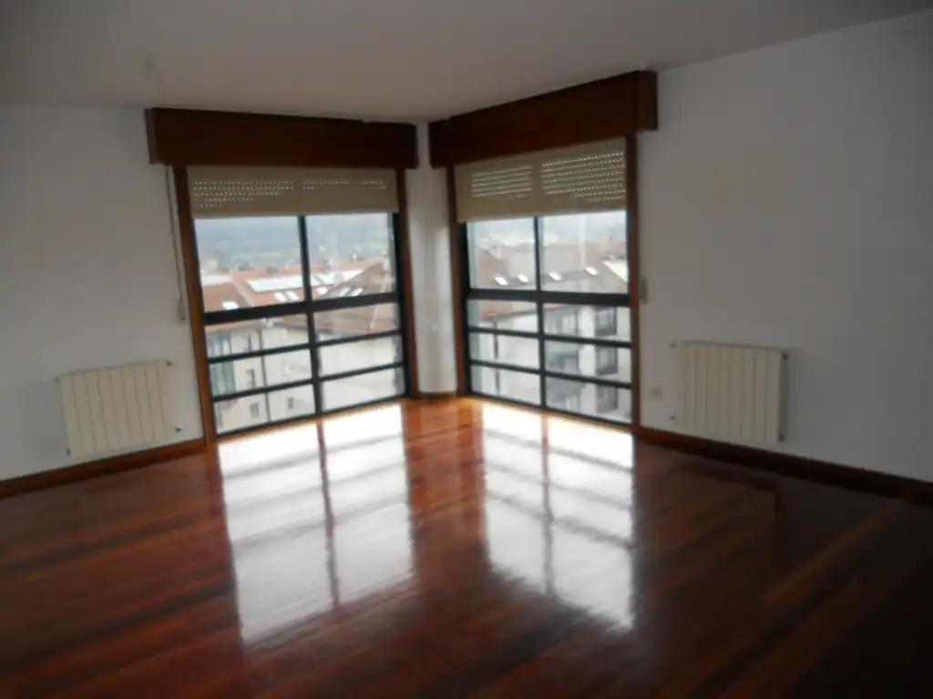 Sala de estar de Piso de alquiler en Santiago de Compostela  con Calefacción, Trastero y Horno