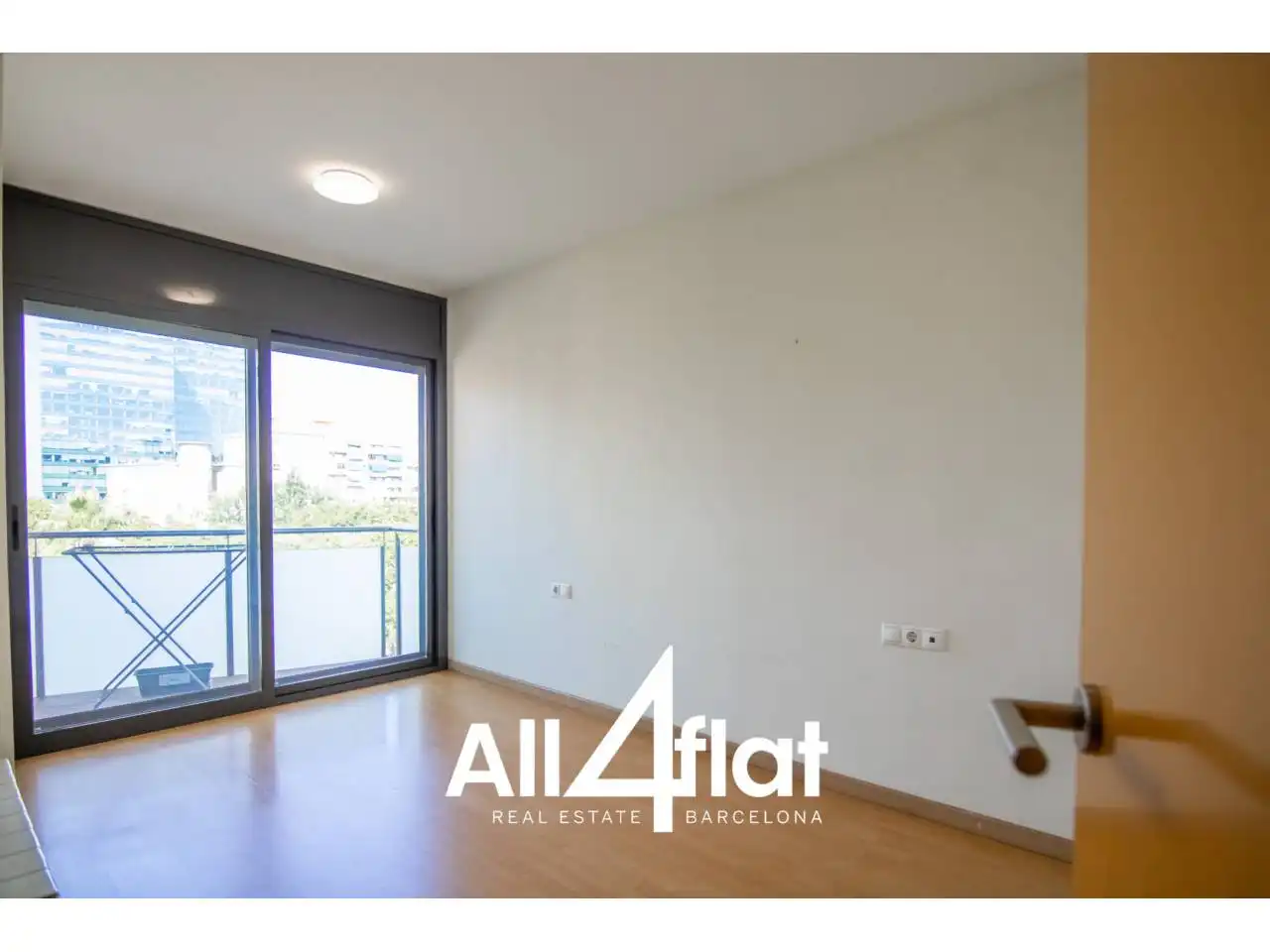 Piso de alquiler en Barcelona con Parquet, Terraza y Amueblado