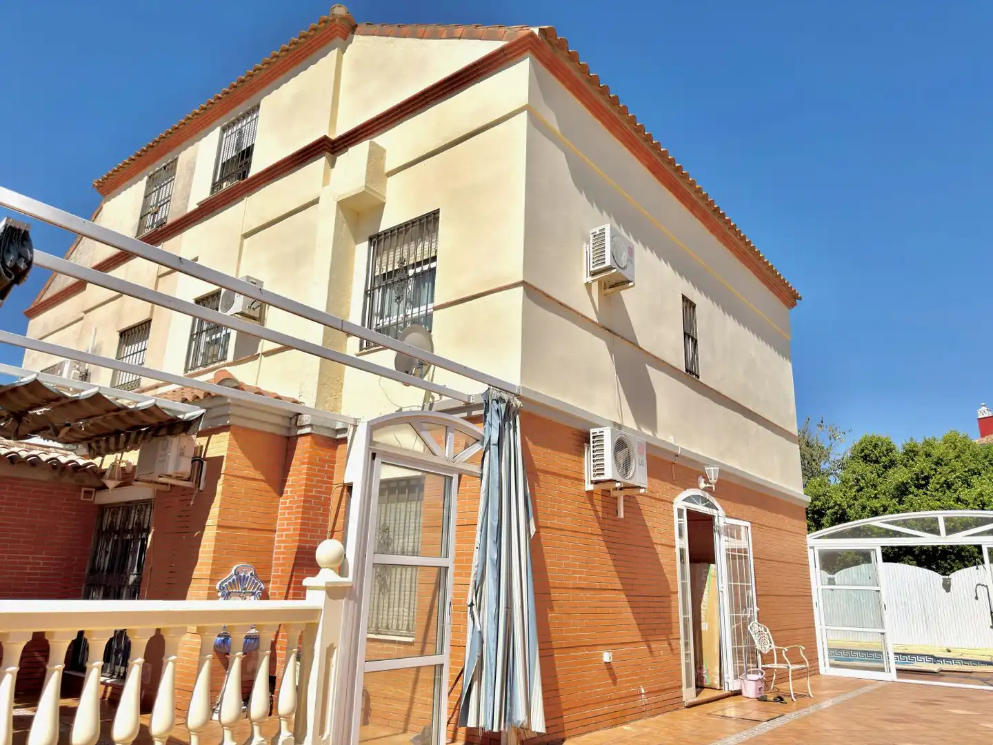 Exterior view of Houses for sale in Gines, Sevilla