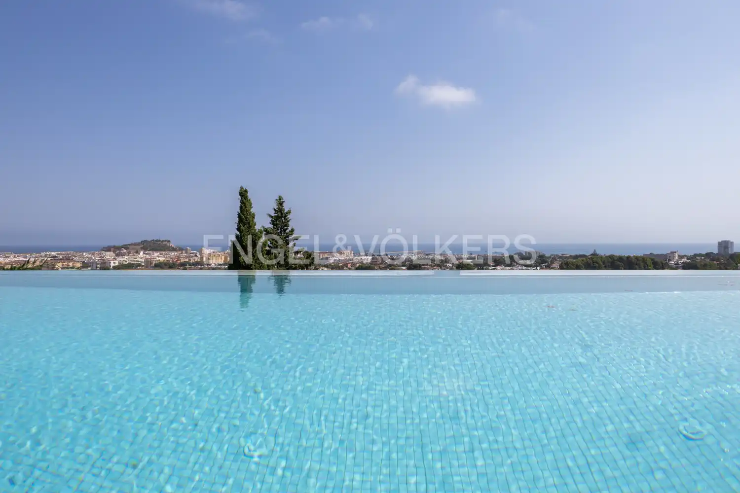 Schwimmbecken von Haus oder Chalet zur Miete in Dénia mit Klimaanlage, Heizung und Privatgarten