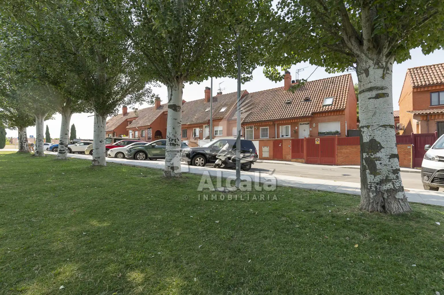 Vista exterior de Casa adosada en venda en Mejorada del Campo amb Aire condicionat, Calefacció i Traster
