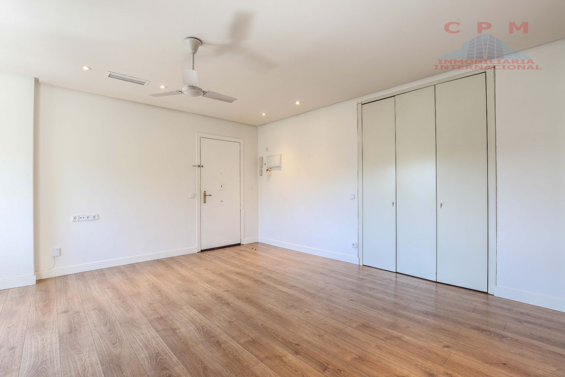 Bedroom of Flat to rent in  Madrid Capital  with Air Conditioner, Heating and Parquet flooring