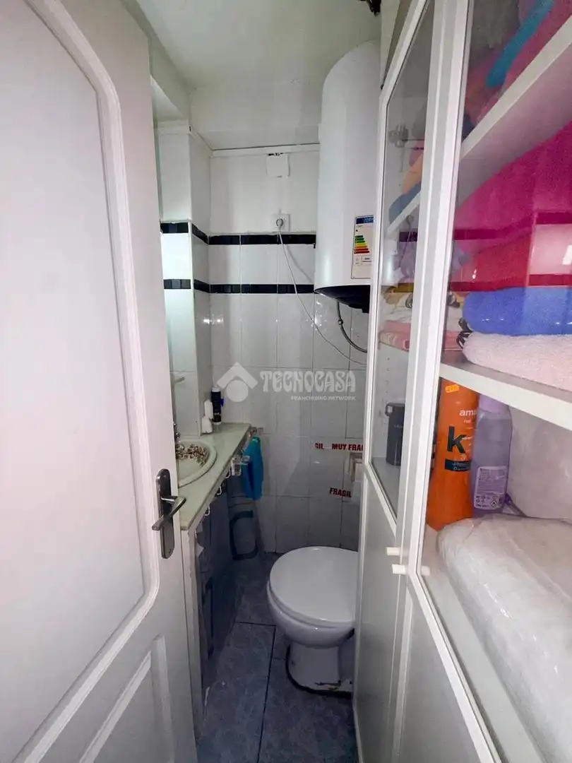 Bathroom of Flat for sale in Sevilla  with Heating
