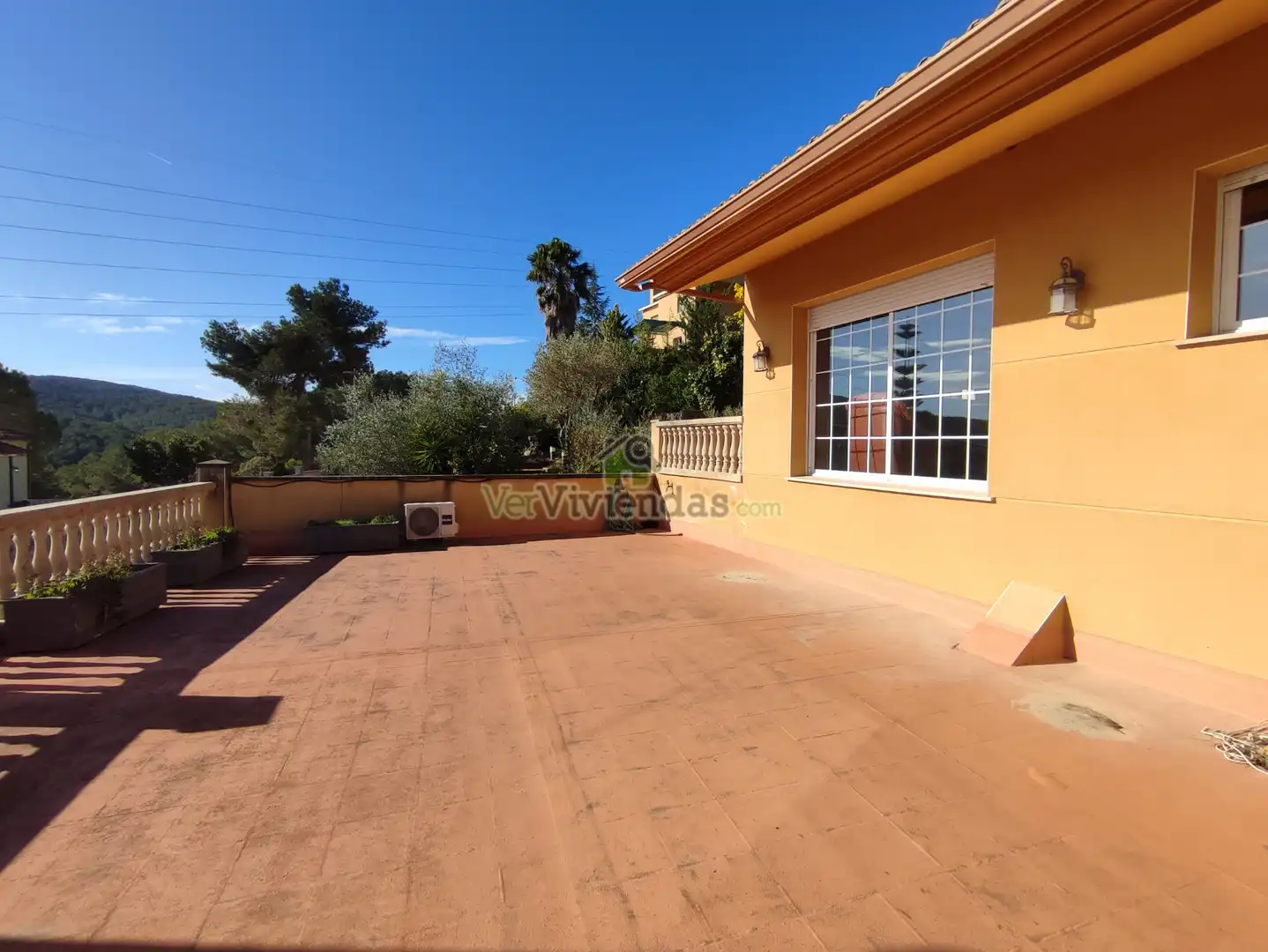 Vista exterior de Casa o xalet en venda en Begues amb Aire condicionat, Calefacció i Jardí privat