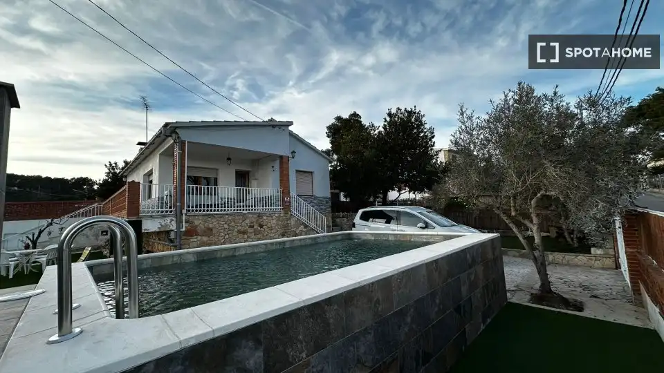 Piscina de Pis de lloguer en La Torre de Claramunt, Barcelona