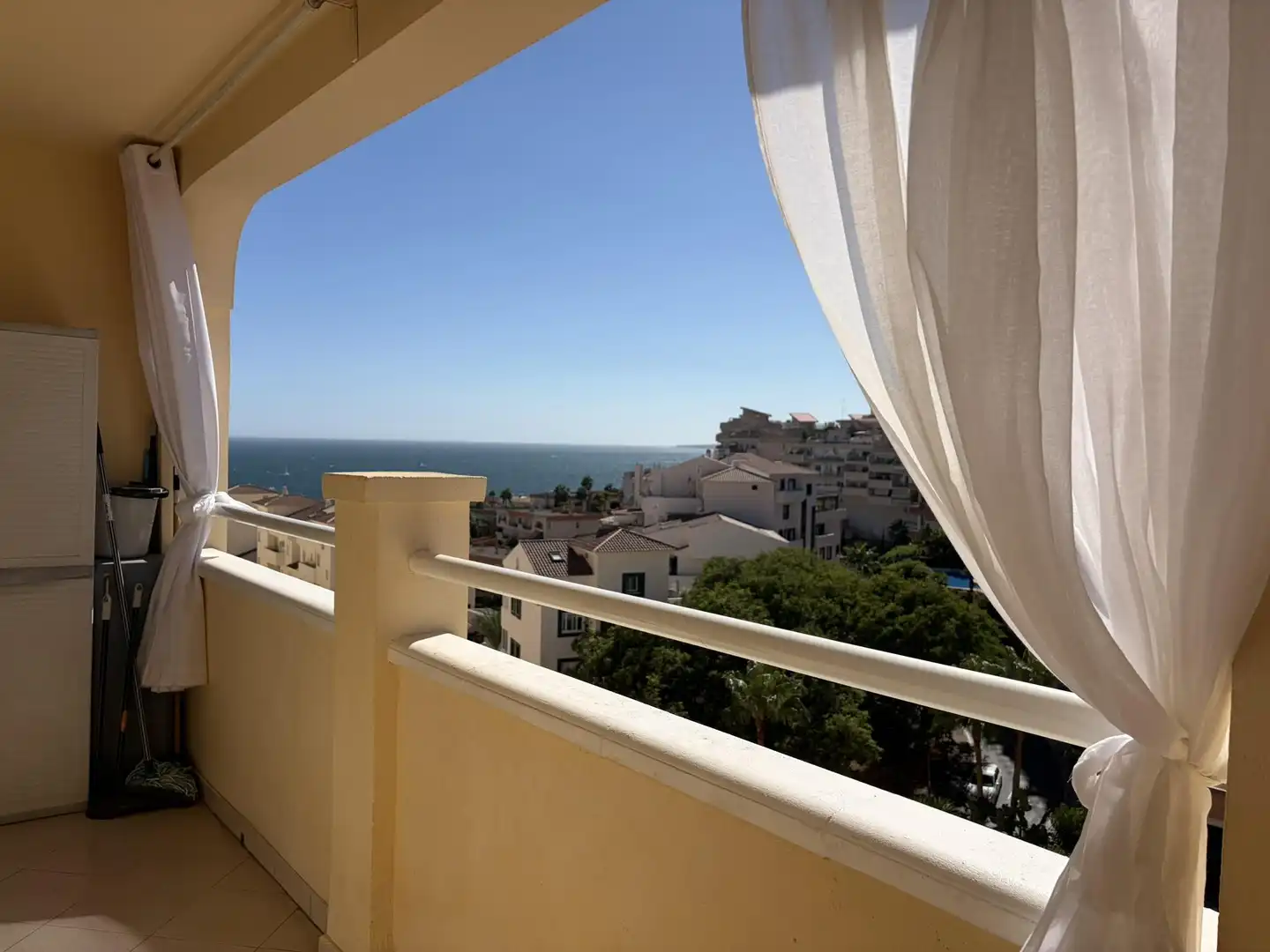 Apartment with pool for sale in Torrequebrada
