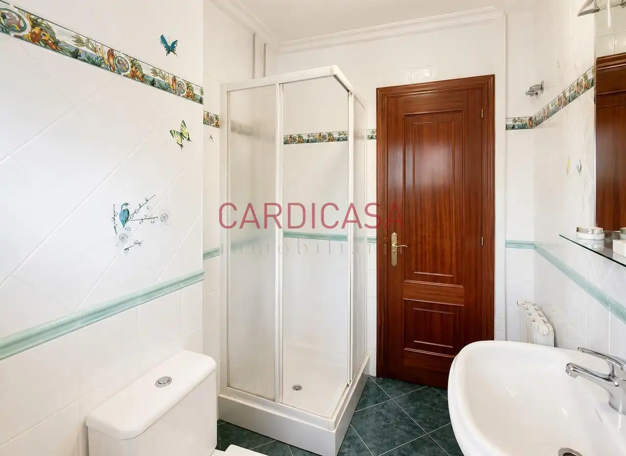 Baño de Casa o chalet en venta en Oia con Calefacción, Jardín privado y Trastero