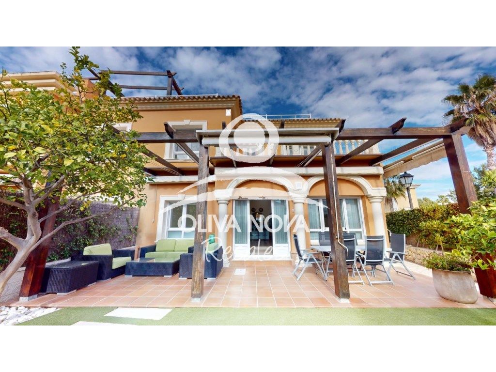 Exterior view of Single-family semi-detached for sale in Oliva  with Community pool