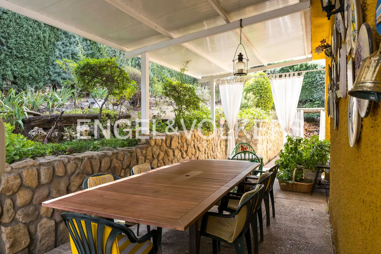 Terrassa de Casa o xalet en venda en Tres Cantos amb Calefacció, Jardí privat i Parquet