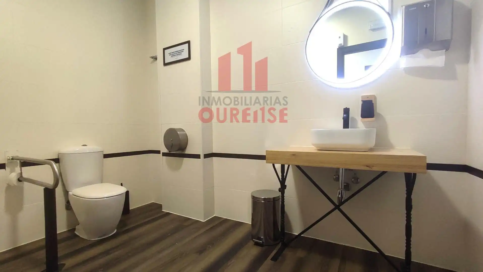 Baño de Local de alquiler en Ourense Capital  con Amueblado