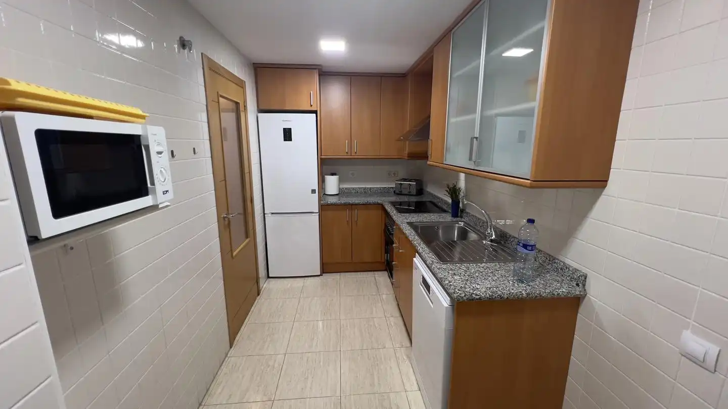 Küche von Erdgeschoss zum Verkauf in Torreblanca mit Klimaanlage, Privatgarten und Terrasse