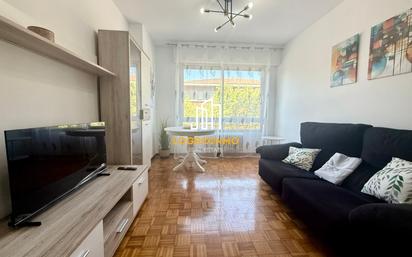 Sala d'estar de Pis en venda en  Logroño amb Calefacció, Terrassa i Traster