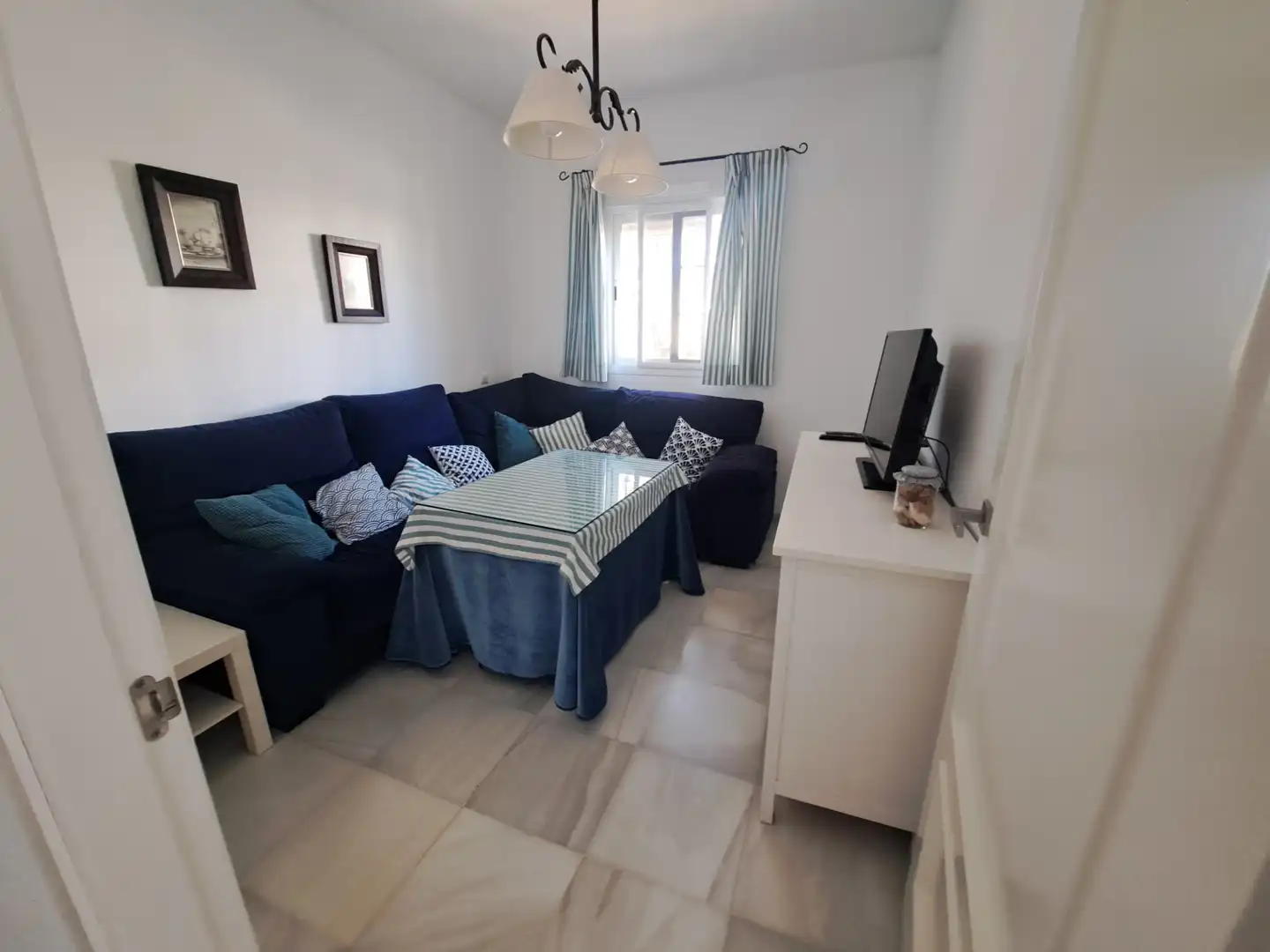 Sala d'estar de Casa o xalet en venda en Dos Hermanas amb Aire condicionat, Jardí privat i Terrassa